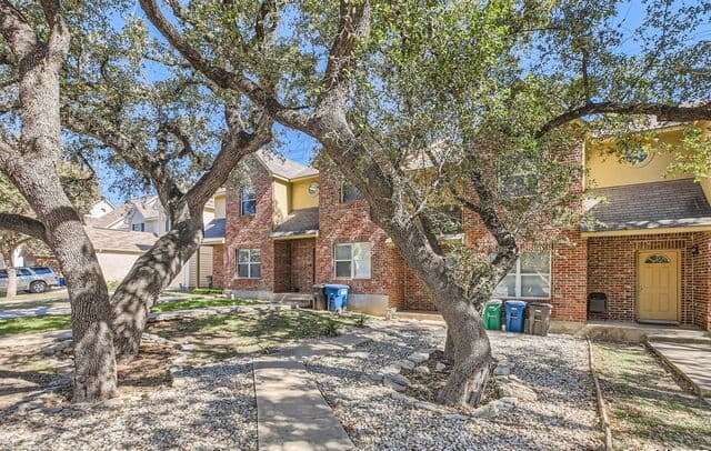 4-bedroom rental at 4105 St Charles Bay in San Antonio, TX — photo 2