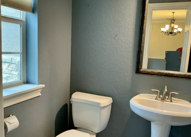 5-bedroom rental at 17922 Maui Sands in San Antonio, TX — photo 4