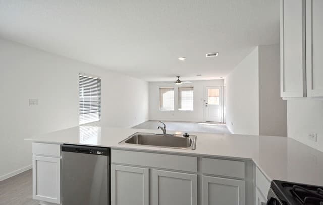 3-bedroom rental at 429 Payton Pl in Marion, TX — photo 5