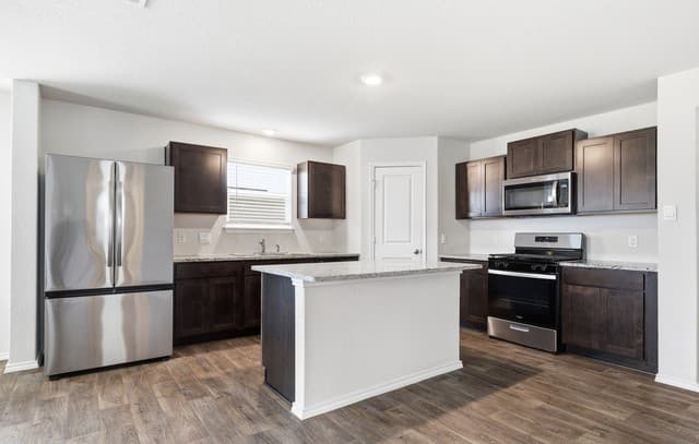 4-bedroom rental at 6814 Rondo Measure in San Antonio, TX — photo 5