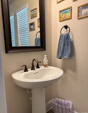 3-bedroom rental at 8603 Phoenix Ave in Universal City, TX — photo 5
