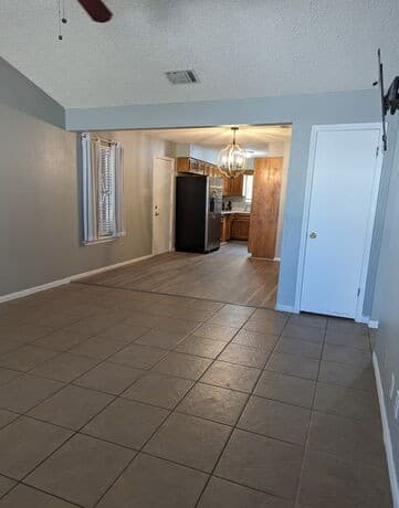 2-bedroom rental at 110 Oak Knoll Dr in San Antonio, TX — photo 4
