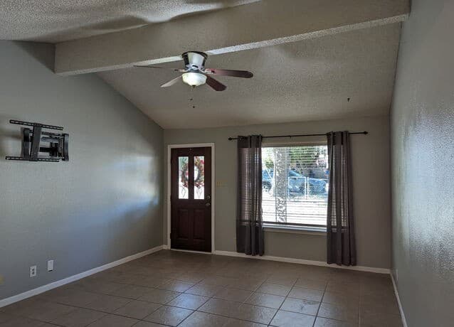 2-bedroom rental at 110 Oak Knoll Dr in San Antonio, TX — photo 5