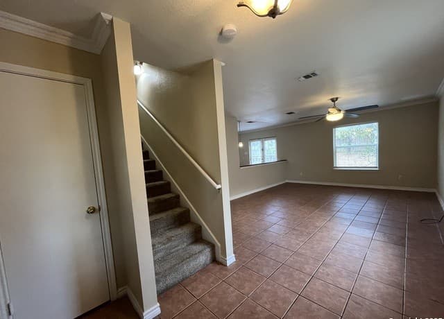 4-bedroom rental at 8507 Shaenfield Pl in San Antonio, TX — photo 3