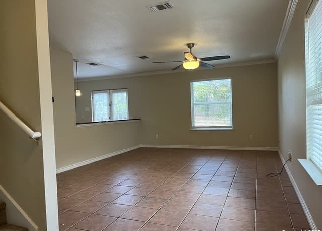 4-bedroom rental at 8507 Shaenfield Pl in San Antonio, TX — photo 4