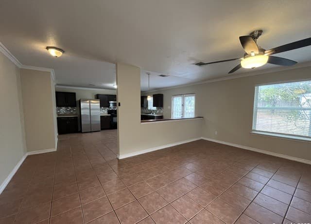 4-bedroom rental at 8507 Shaenfield Pl in San Antonio, TX — photo 5