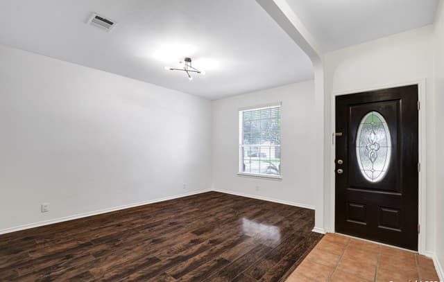4-bedroom rental at 13738 Riverbank Pass in Helotes, TX — photo 2