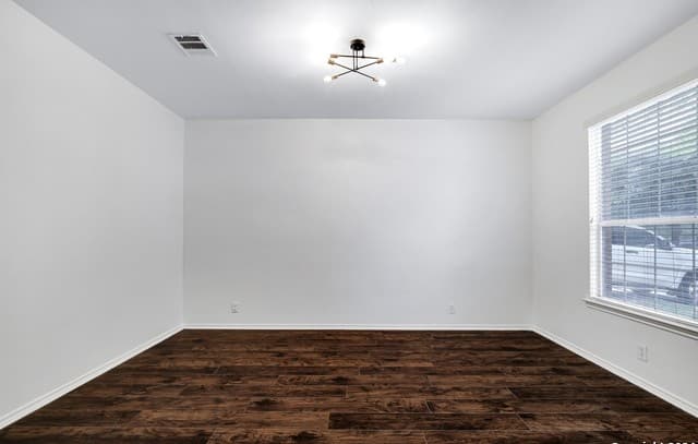 4-bedroom rental at 13738 Riverbank Pass in Helotes, TX — photo 3