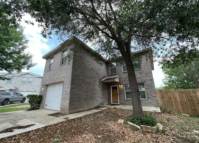 3-bedroom rental at 3604 Farallon Isle in San Antonio, TX — photo 3