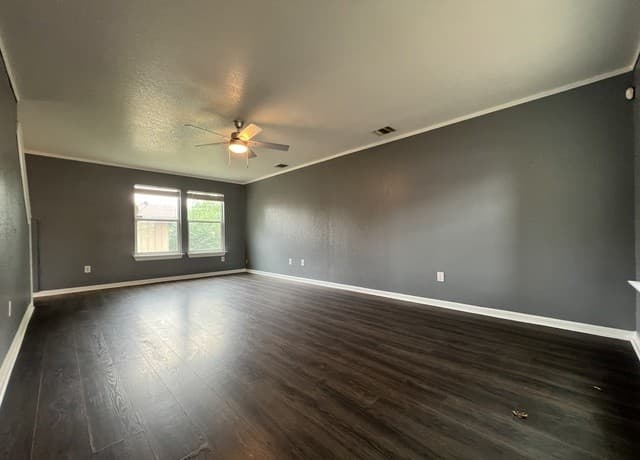 3-bedroom rental at 3604 Farallon Isle in San Antonio, TX — photo 5