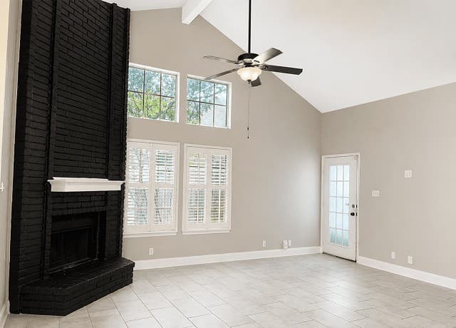 2-bedroom rental at 9535 Stillforest in San Antonio, TX — photo 3