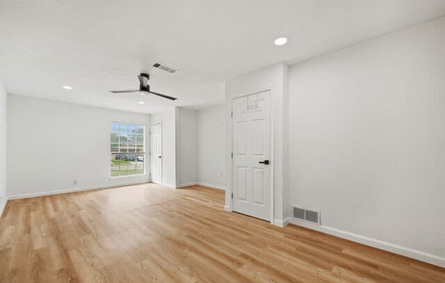 4-bedroom rental at 9435 Stones River Dr in San Antonio, TX — photo 4
