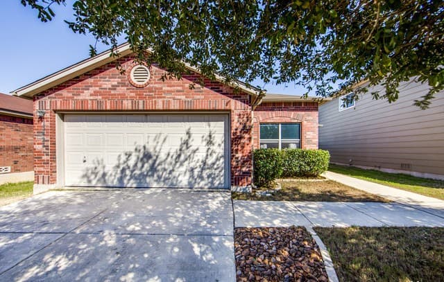 3-bedroom rental at 13423 N Solar Crest in San Antonio TX