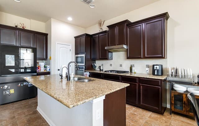 3-bedroom rental at 29114 Tusculum in Boerne, TX — photo 3