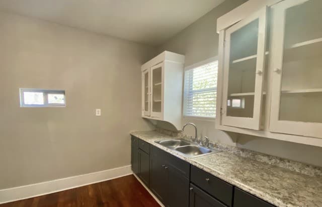 2-bedroom rental at 2219 S New Braunfels Ave in San Antonio, TX — photo 3