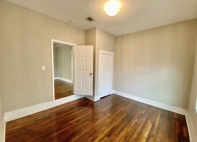 2-bedroom rental at 2219 S New Braunfels Ave in San Antonio, TX — photo 4