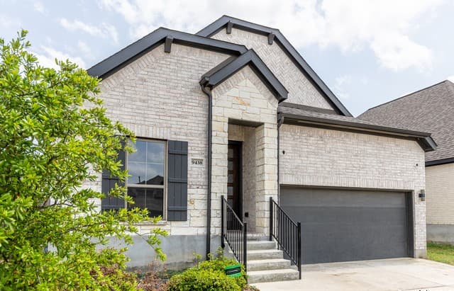 4-bedroom rental at 9438 Iron Keeper in San Antonio, TX — photo 3