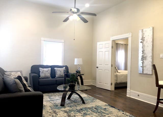 1-bedroom rental at 603 Devine St Unit 1 in San Antonio, TX — photo 4