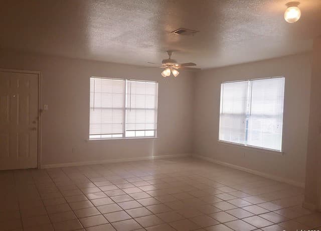 3-bedroom rental at 13025 Oconnor Cv in San Antonio, TX — photo 3