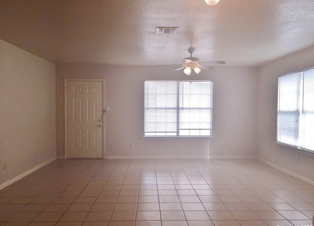 3-bedroom rental at 13025 Oconnor Cv in San Antonio, TX — photo 4