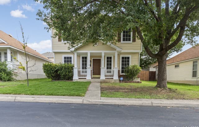 4-bedroom rental at 9631 Summer Vail in San Antonio, TX — photo 2