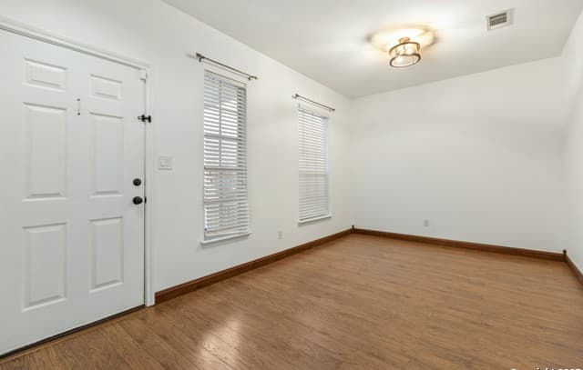 4-bedroom rental at 9631 Summer Vail in San Antonio, TX — photo 5