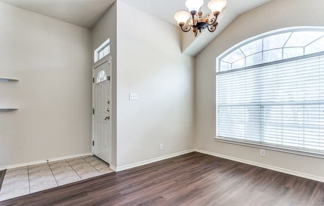 3-bedroom rental at 6014 Woodway Ct in San Antonio, TX — photo 2