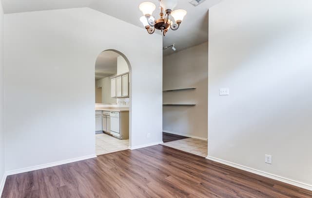 3-bedroom rental at 6014 Woodway Ct in San Antonio, TX — photo 4