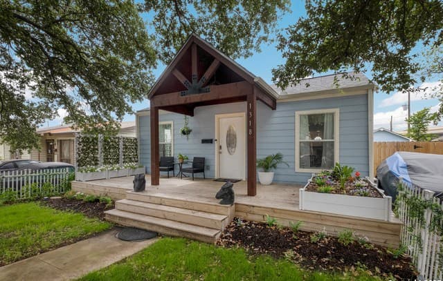 2-bedroom rental at 1318 Edison in San Antonio TX