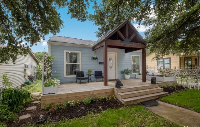 2-bedroom rental at 1318 Edison in San Antonio, TX — photo 2