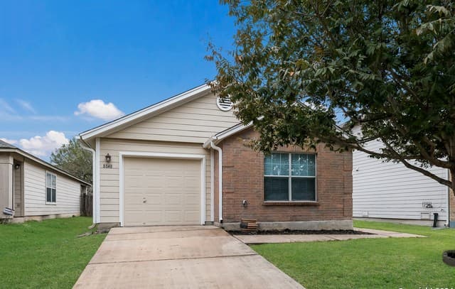 3-bedroom rental at 8848 Staghorn Ml in Converse TX