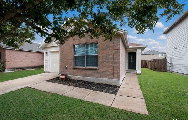 3-bedroom rental at 8848 Staghorn Ml in Converse, TX — photo 2