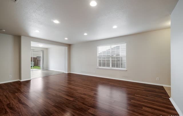 3-bedroom rental at 8848 Staghorn Ml in Converse, TX — photo 5