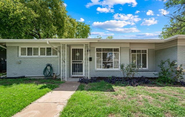 3-bedroom rental at 314 Barbara Dr in San Antonio, TX — photo 2