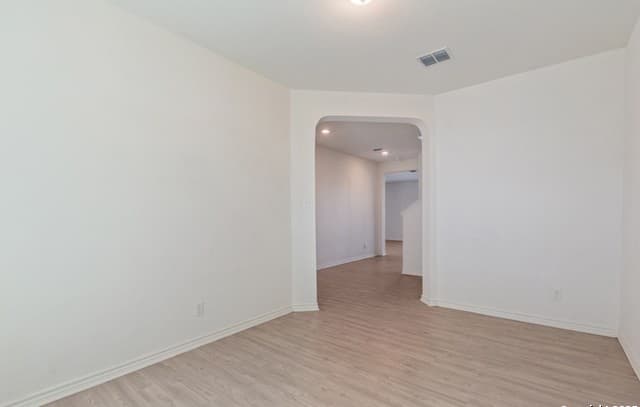 3-bedroom rental at 5147 Papalote Gdn in Converse, TX — photo 4
