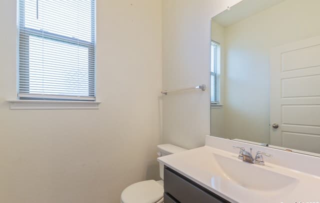 3-bedroom rental at 5147 Papalote Gdn in Converse, TX — photo 5