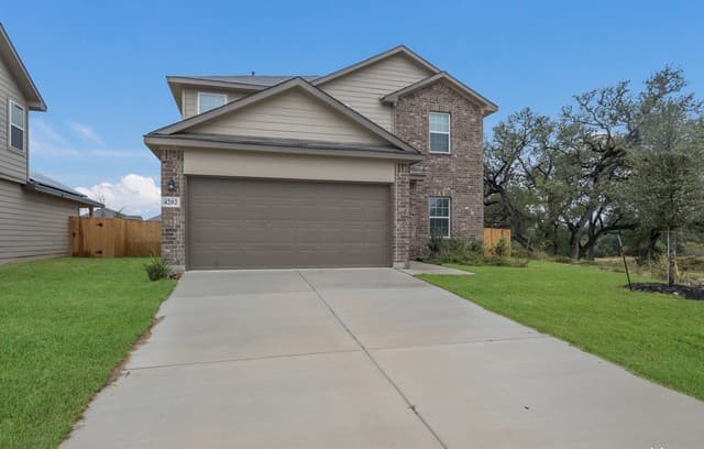 5-bedroom rental at 4202 Laterite Trail in San Antonio, TX — photo 3