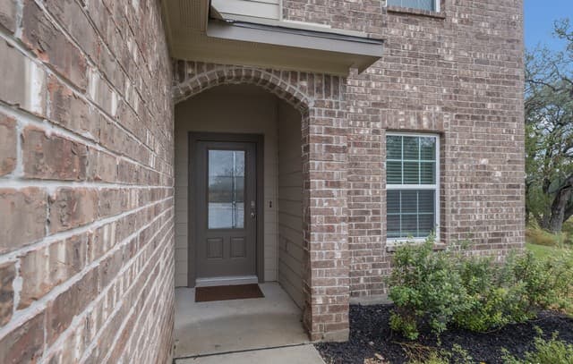 5-bedroom rental at 4202 Laterite Trail in San Antonio, TX — photo 4