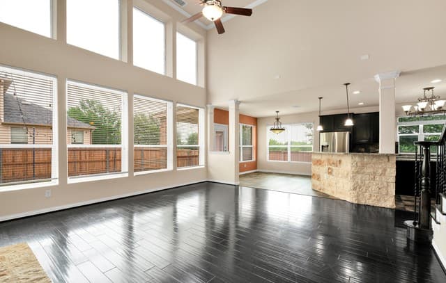 5-bedroom rental at 1802 Laivita Mist in San Antonio, TX — photo 2