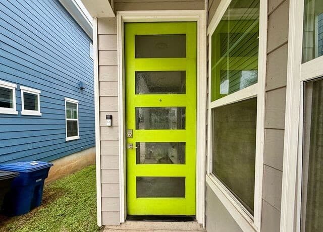 3-bedroom rental at 447 Natalen Ave in San Antonio, TX — photo 3