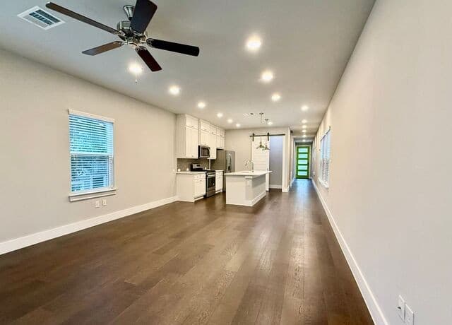 3-bedroom rental at 447 Natalen Ave in San Antonio, TX — photo 4
