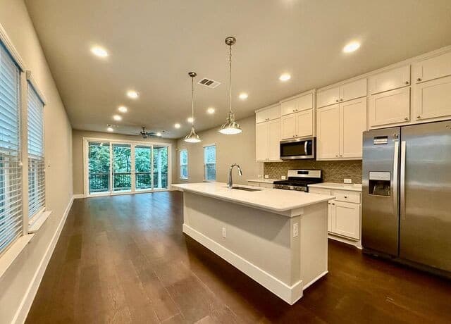 3-bedroom rental at 447 Natalen Ave in San Antonio, TX — photo 5