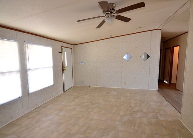 4-bedroom rental at 145 County Road 3821 in San Antonio, TX — photo 2