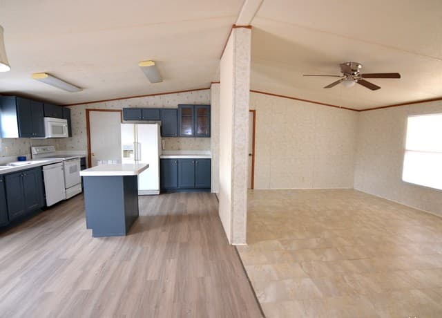 4-bedroom rental at 145 County Road 3821 in San Antonio, TX — photo 3
