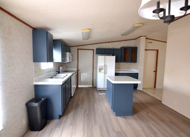 4-bedroom rental at 145 County Road 3821 in San Antonio, TX — photo 5