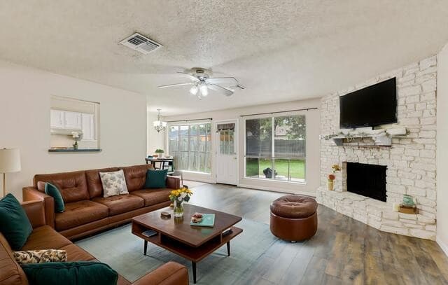 3-bedroom rental at 9727 Timber Path in San Antonio, TX — photo 2