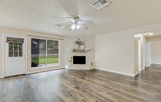 3-bedroom rental at 9727 Timber Path in San Antonio, TX — photo 4