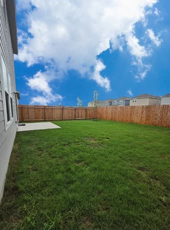 3-bedroom rental at 10406 Sedge Pl in Adkins, TX — photo 2
