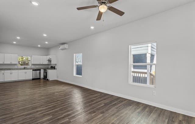 3-bedroom rental at 117 Magendie St in San Antonio, TX — photo 4