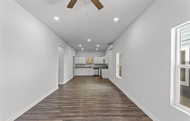 3-bedroom rental at 117 Magendie St in San Antonio, TX — photo 5
